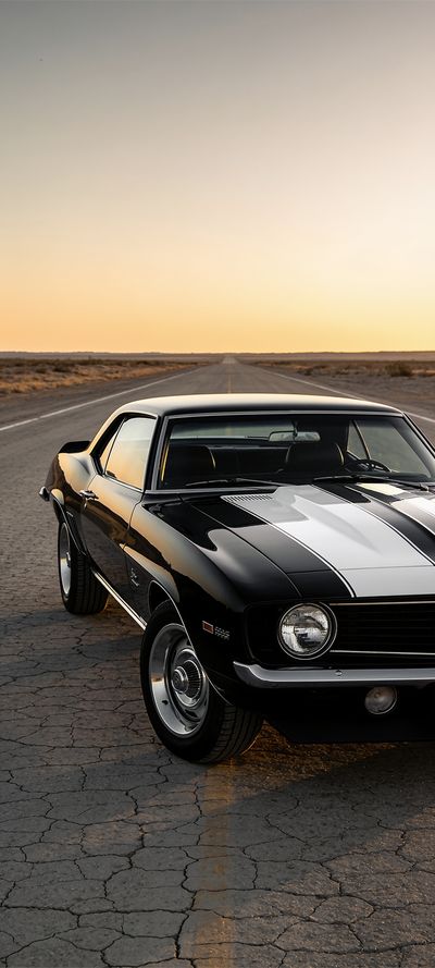 V8 Thunder — cars wallpaper preview